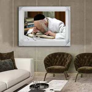 1425 - תמונה של הרב יוסף שלום אלישיב מתפלל להדפסה על קנבס או זכוכית