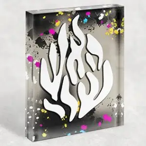 2590 – האש שלי גרפיטי צבעוני על בלוק זכוכית אקרילי