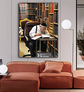 1569 - תמונה של הרב עובדיה יוסף יושב בחדר ולומד תורה להדפסה על קנבס או זכוכית